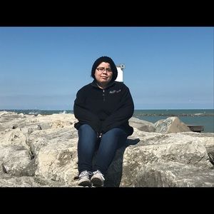 Meet your Posher, Ana